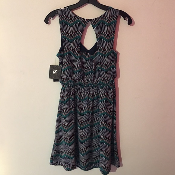 Chevron Printed Mini Dress Cut Out Back Small NWT - Picture 4 of 4